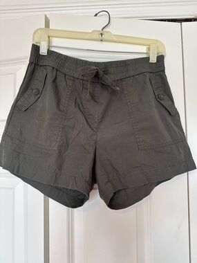 LOFT Women’s Drawstring Cargo Utility Shorts in Olive Green Size S